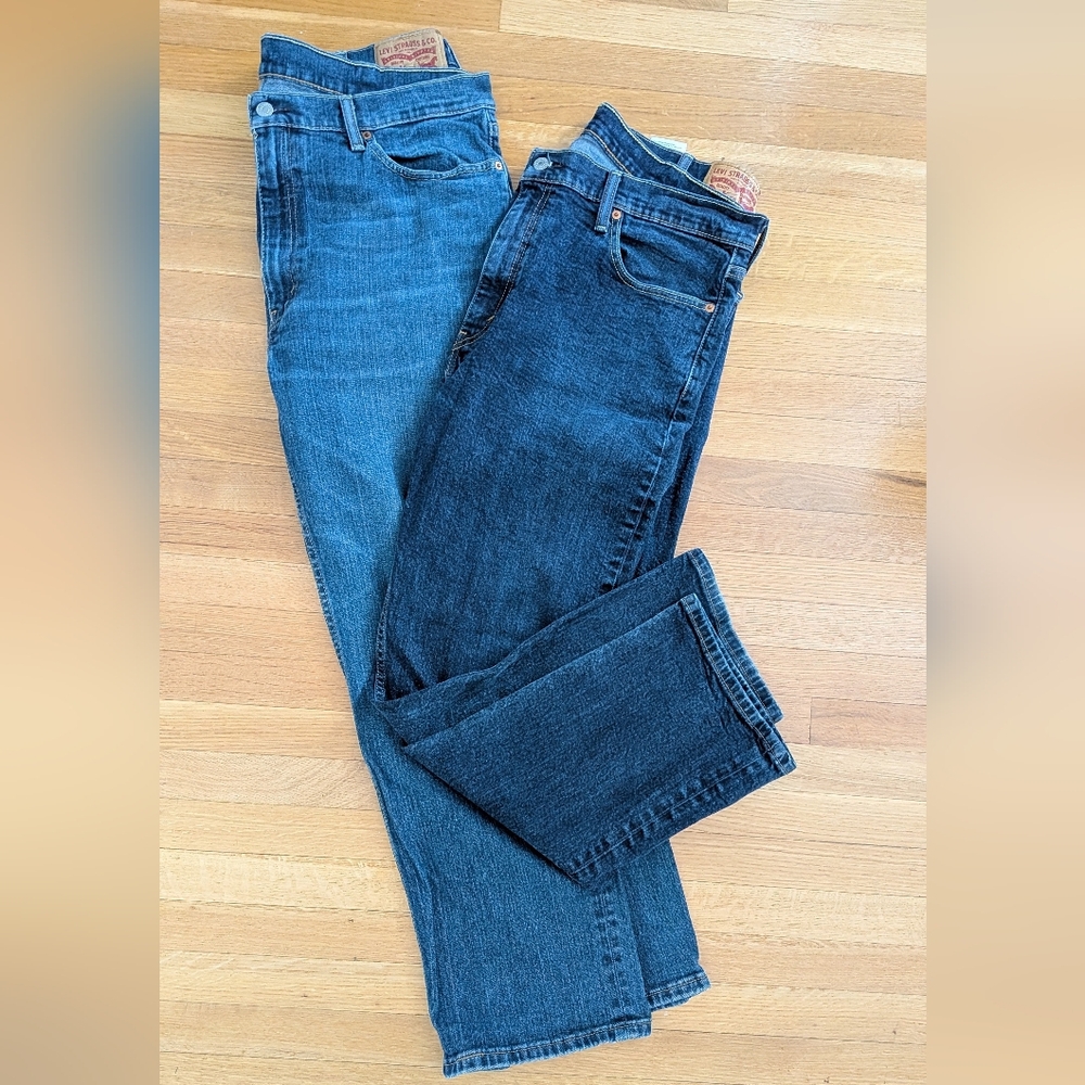 2 Pair Men Levi's Classic 514 Med and Dark Wash Straight Denim Jeans. Size 40x30